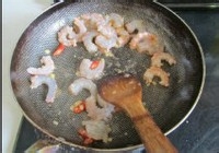 色香味俱全的蚕豆炒虾仁
