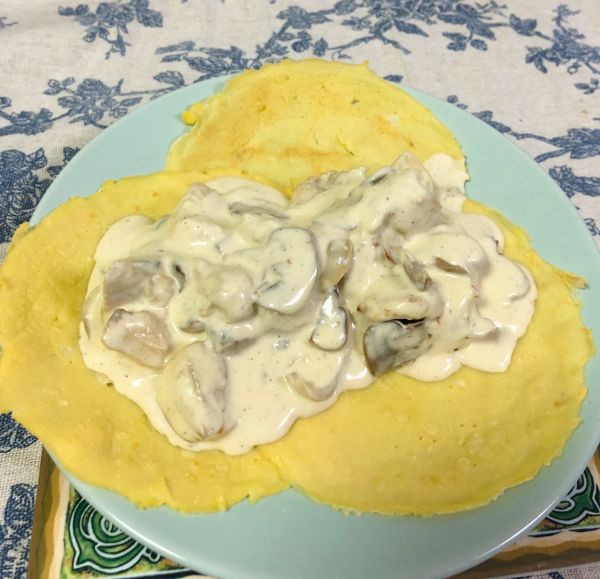 奶油蘑菇鸡肉可丽饼