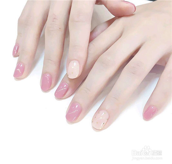 秋季裸粉色美甲图片