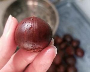 剥熟板栗壳的方法