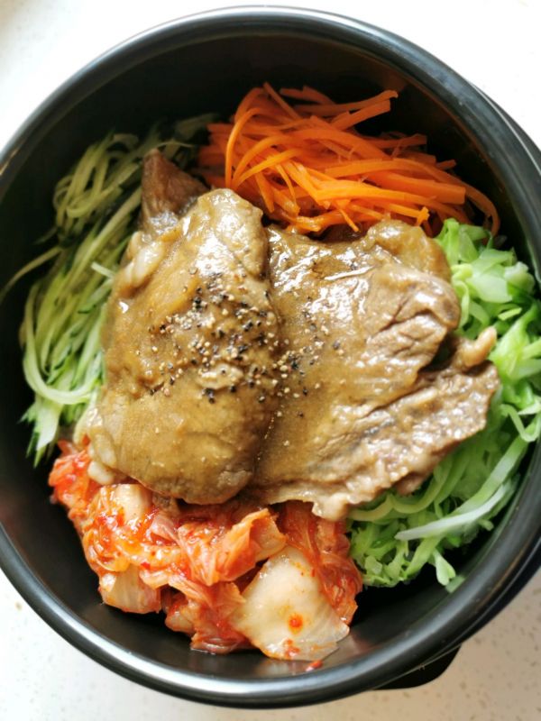 辣白菜烤牛肉拌饭