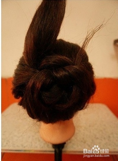 教你三分钟打造优雅盘发