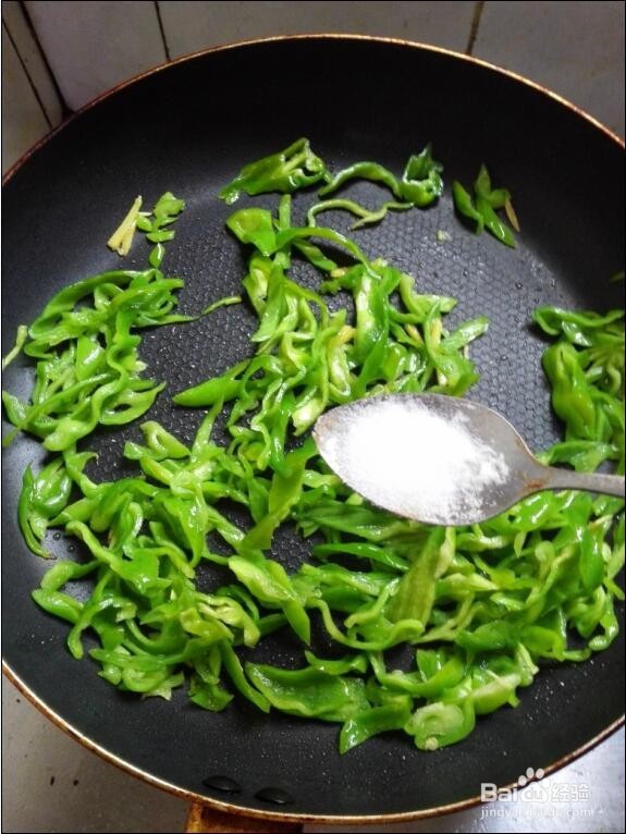 怎样做辣椒炒鸡肉？