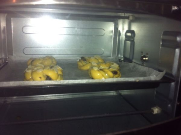 葡萄干花环面包