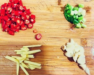 如何做芹菜辣炒银鱼干