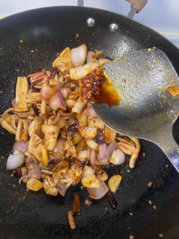 爆炒香辣鱿鱼锅巴