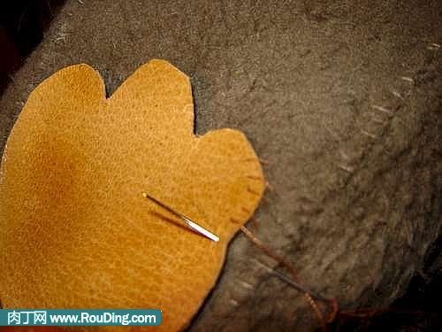 怎样用旧衣服改造DIY小熊袜子拖鞋？