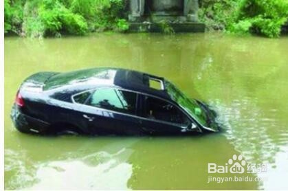 如何处理车辆落水和水箱开锅的情况