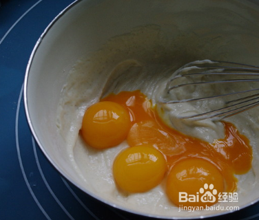 环形蔓越莓纸杯戚风