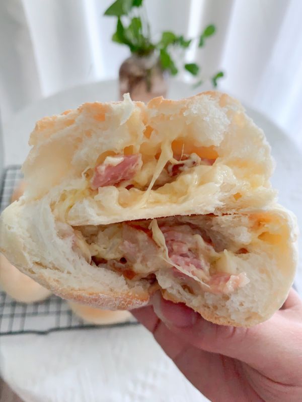 拉丝芝士培根面包