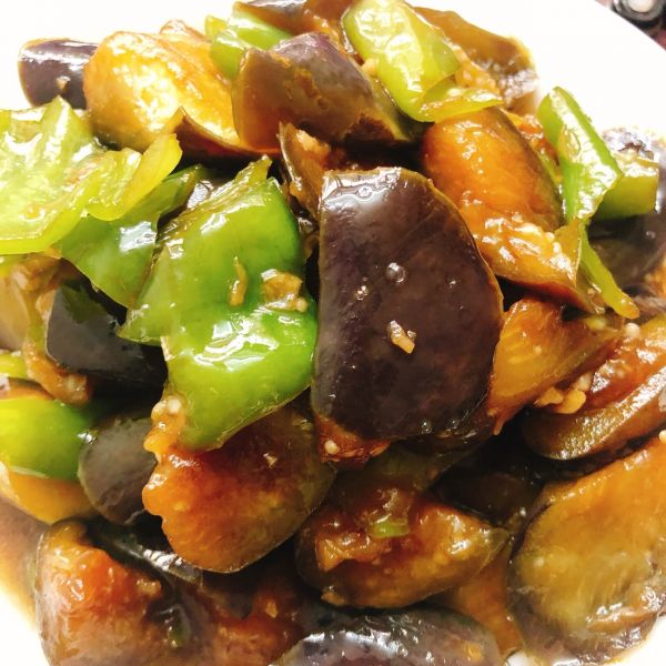 家常菜青椒炒茄子