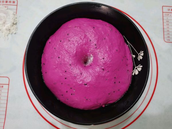 火龙果芝士培根包