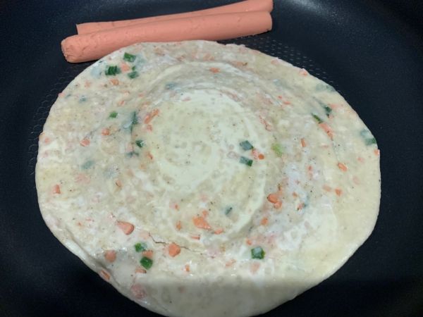 葱油饼鸡蛋卷一切