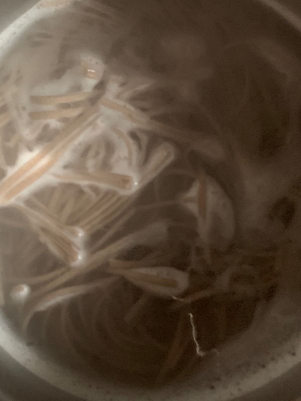三文鱼牛油果荞麦面