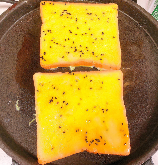 黑芝麻鸡蛋面包片