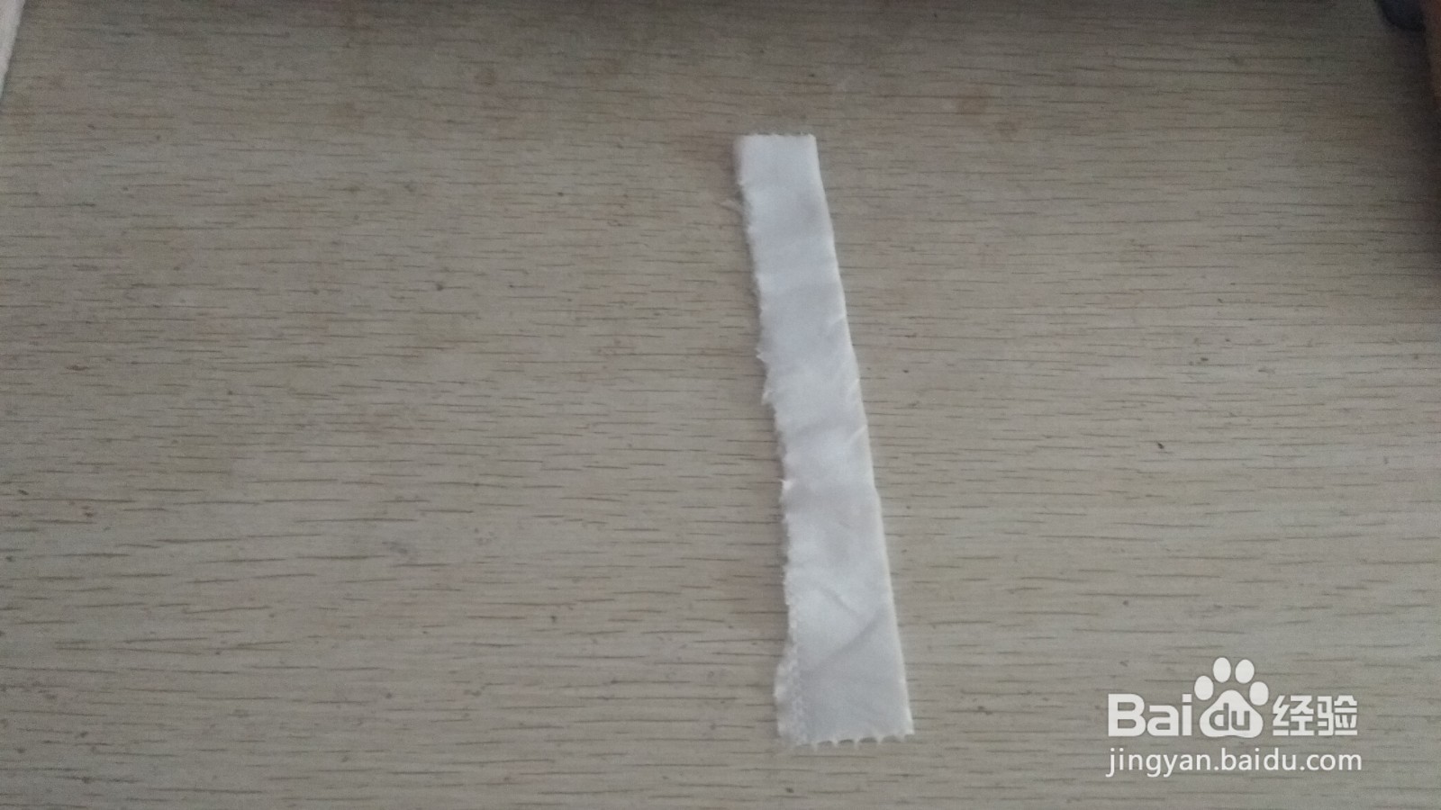 如何用一条手纸做简易的中性笔的支架