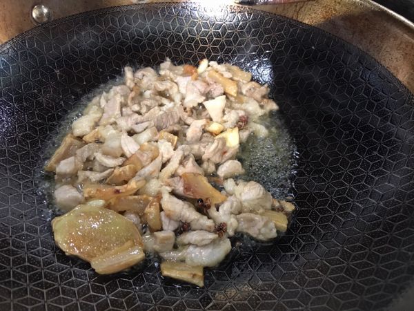 芹菜香干小炒肉