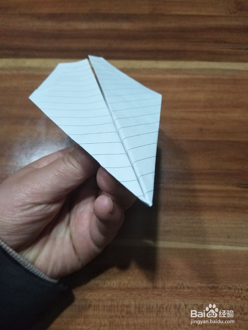 <b>简单折纸教程怎样折个能飞的远的飞机</b>