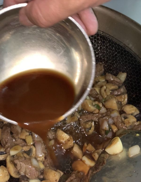 黑椒口蘑牛肉条