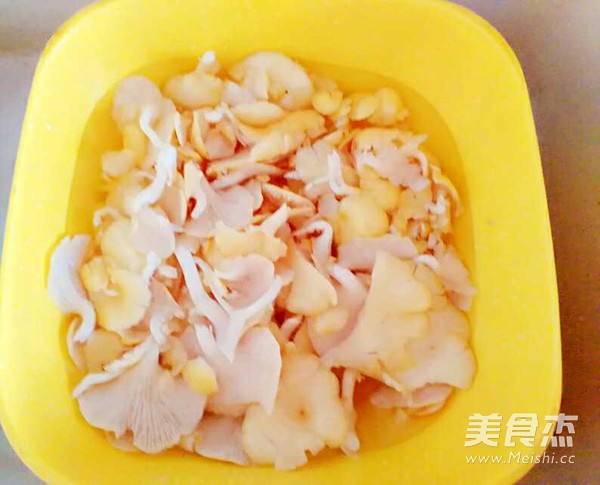 鸡蛋炒黄蘑的做法