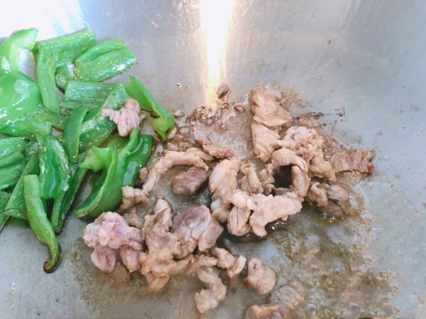 青椒炒山药肉片