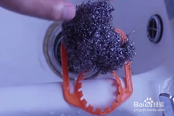 如何巧妙使用油桶上的提手？