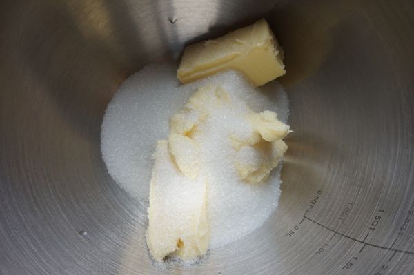 酥皮奶黄流沙月饼