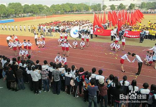 校运会入场式表演怎么弄