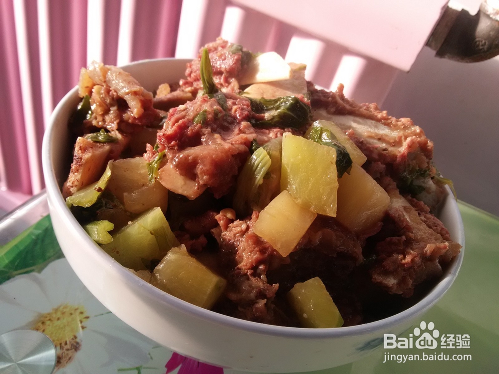 年夜饭；牛大骨炖萝卜，营养、美味