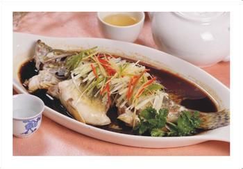 鱼的做法：[2]清蒸鲈鱼