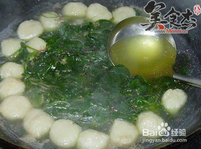 鱼丸菠菜汤的做法