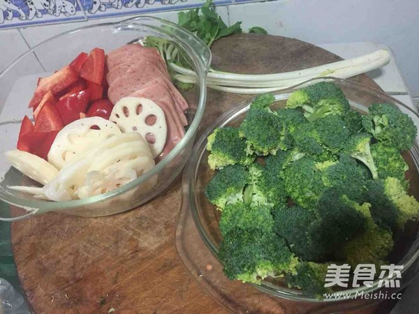 干锅肥肠的做法