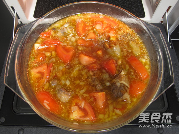 冬季来一碗暖暖的番茄黄豆焖牛尾