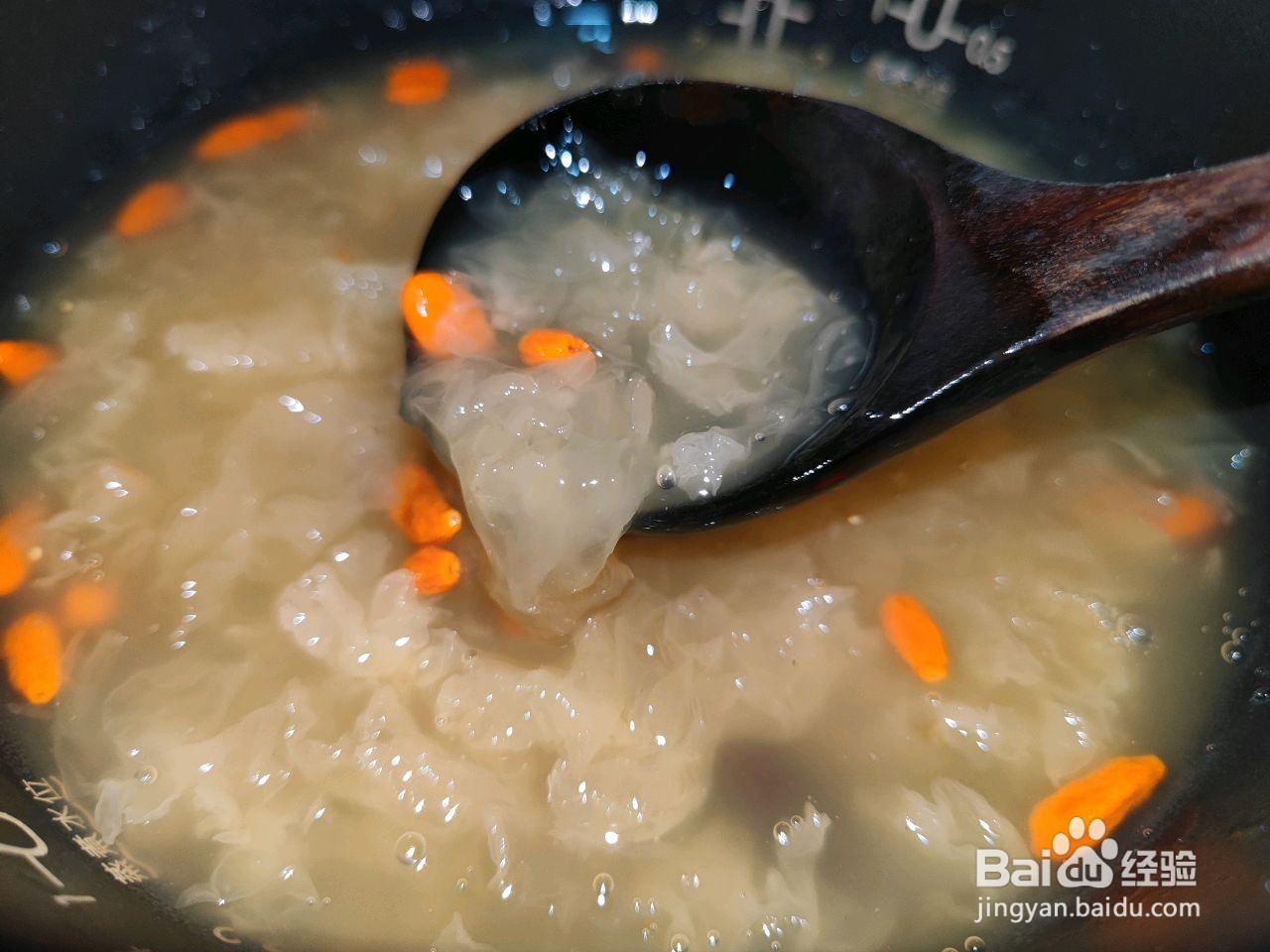 百分百胶质的红枣银耳羹的做法