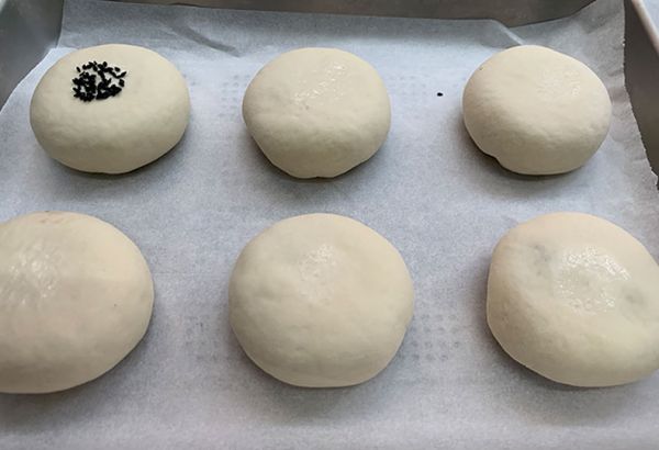 日式蜜豆芝麻包