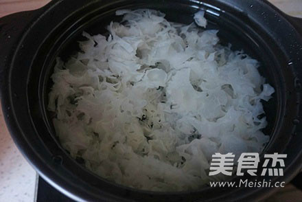银耳雪梨羹的做法