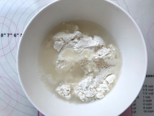 烫种芝麻辫子面包