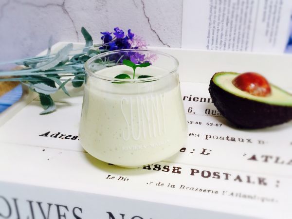 香蕉牛油果奶昔