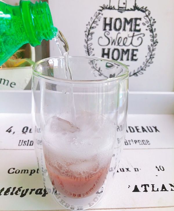 蔓越莓气泡养乐多