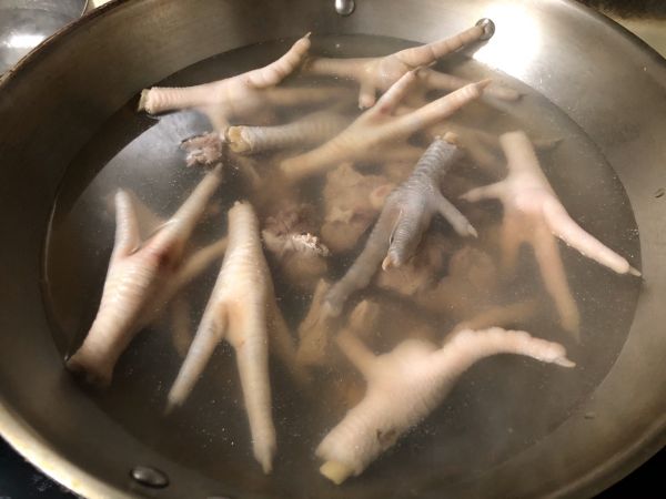 虫草花炖龙骨鸡脚汤