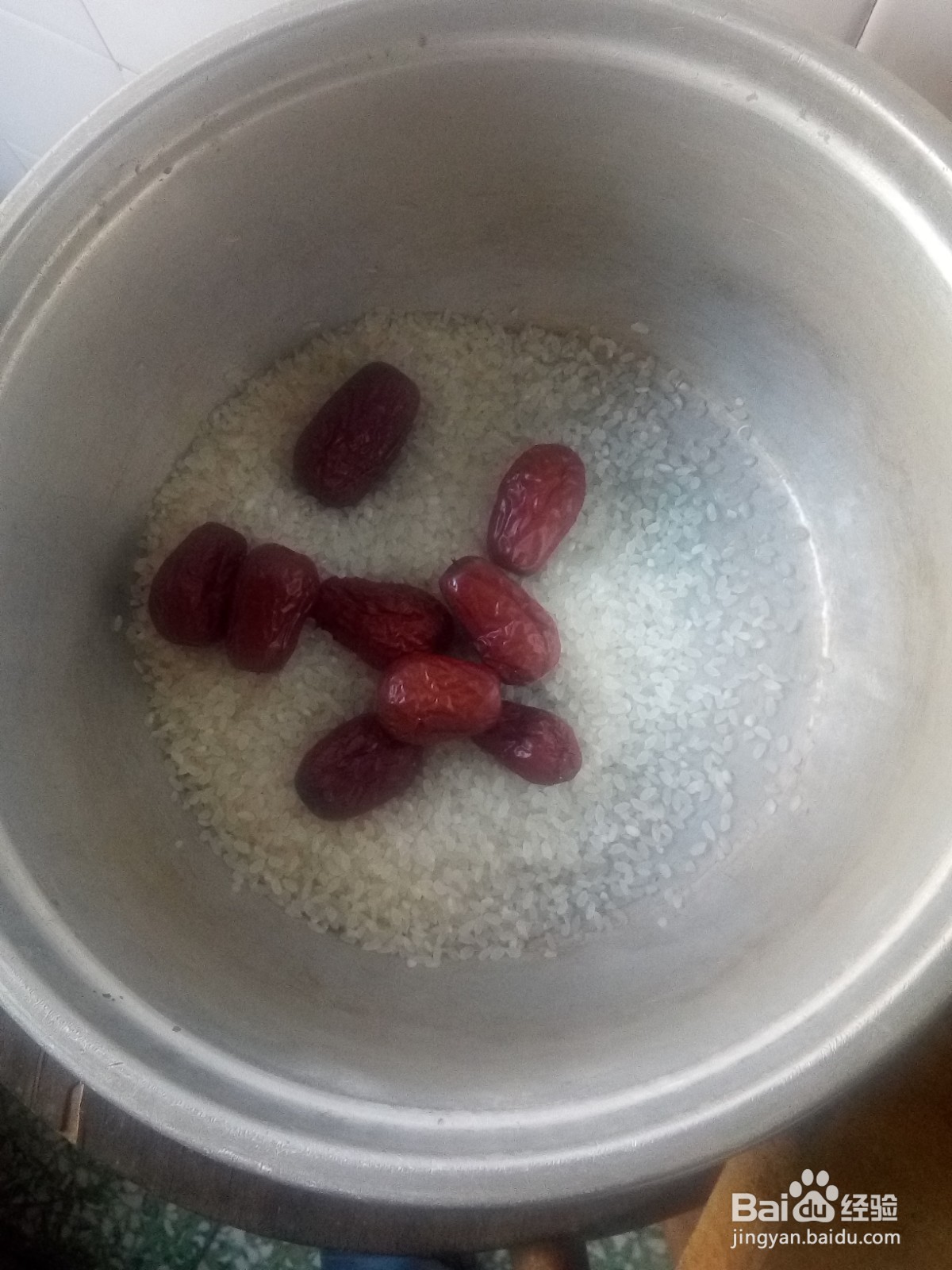 黑枸杞红枣大米粥