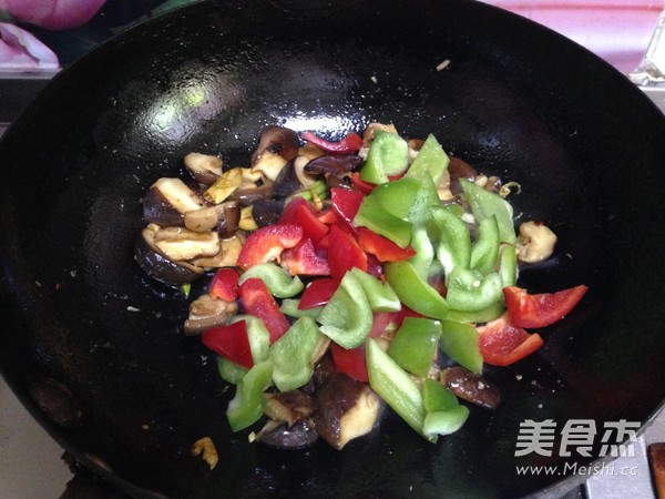 干锅培根香菇片