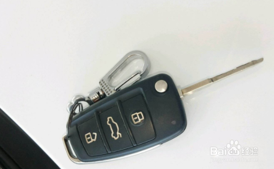 奇瑞艾瑞泽5车钥匙没电怎么更换电池