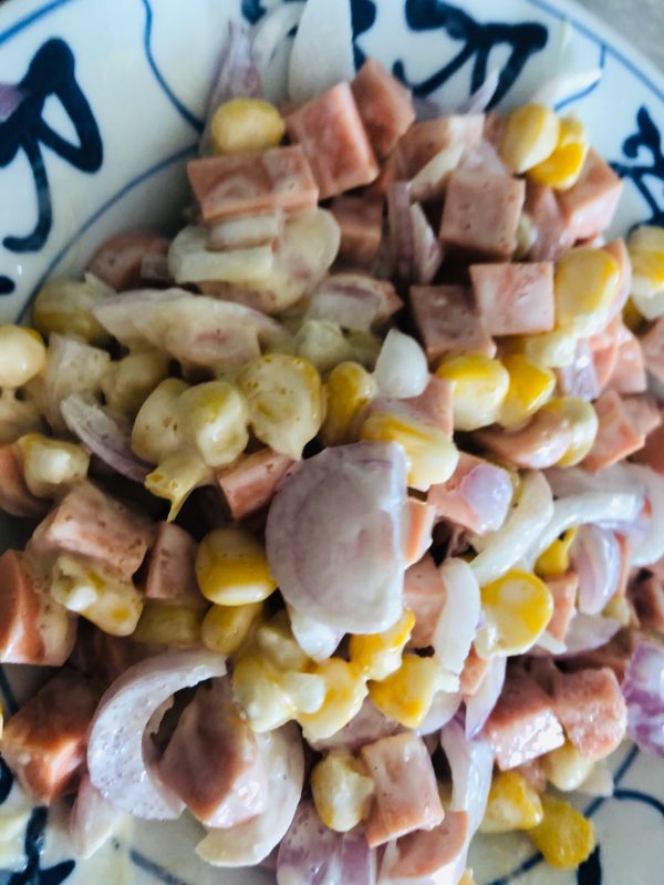 沙拉玉米火腿欧包