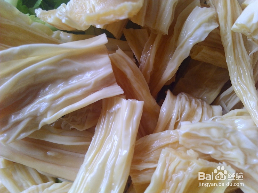 腐竹炒猪肉饼条