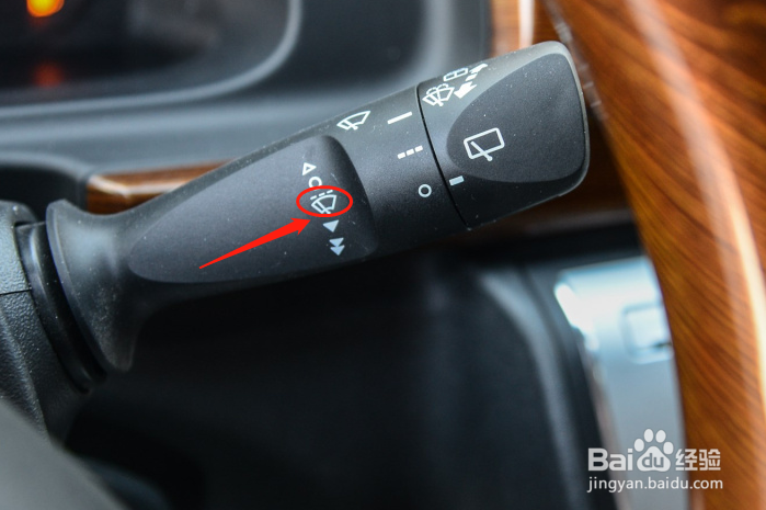 丰田HIACE如何调节车辆雨刮器