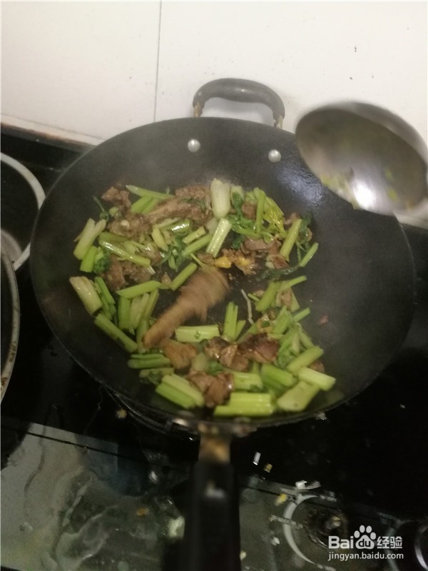 芹菜段炒熟猪肉