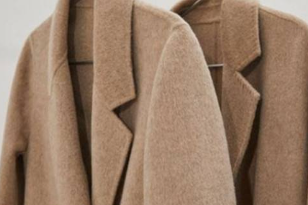 买大衣A类好还是B类好