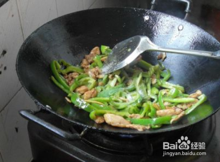 青椒炒鸡肉的做法