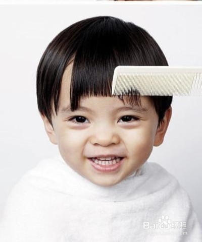 怎样给男宝女宝剪个刘海